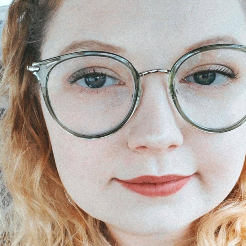 Meet your Posher, Claudya